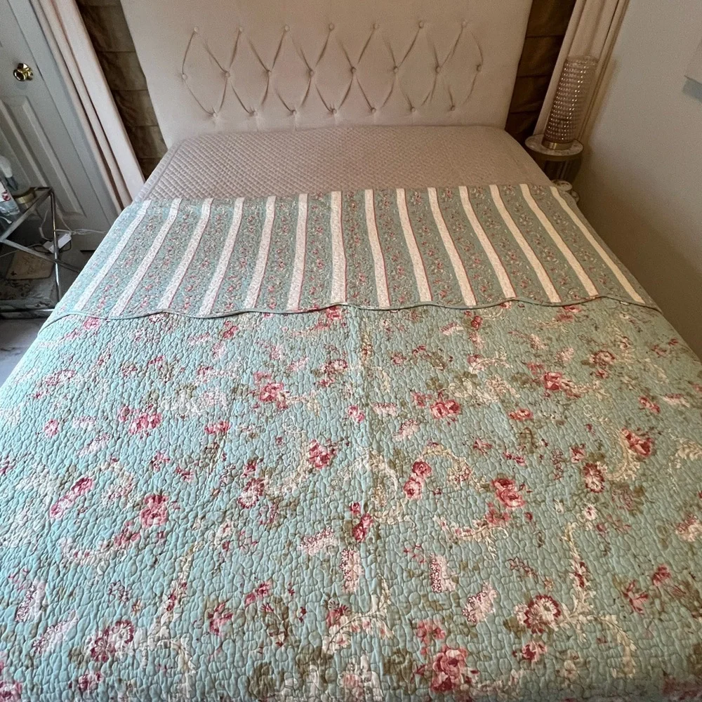 Reversible King Quilt Like New: Light Teal Floral & Stripe Reversible Quilt
